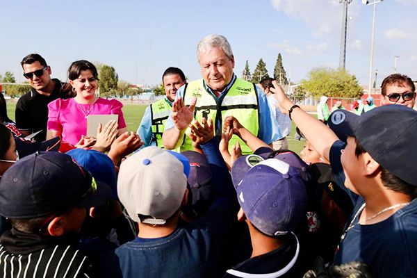 Arranca Chema Fraustro rehabilitación de canchas