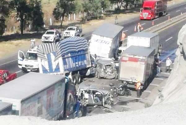 Mueren tres de EU en accidente