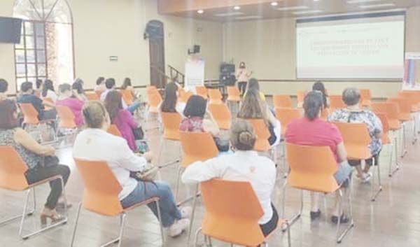 Capacita ICM a mujeres de SE