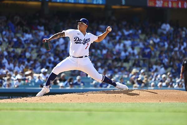Julio Urías vuelve al triunfo
