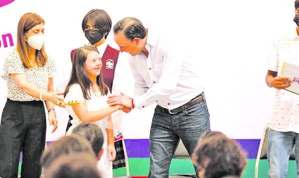 Entregan premios en concurso de dibujo