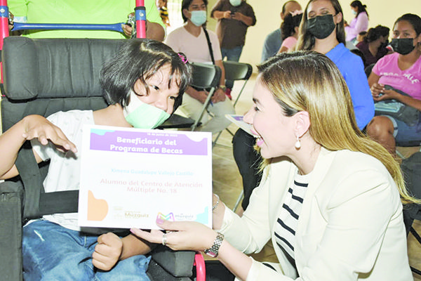 Apoyan en Múzquiz a estudiantes del CAM