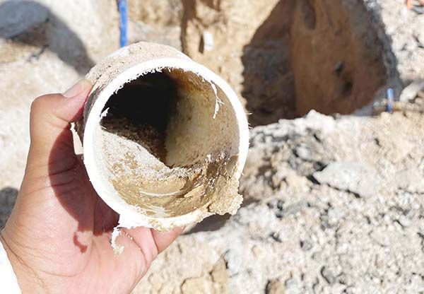 Atiende SIMAS queja de agua contaminada