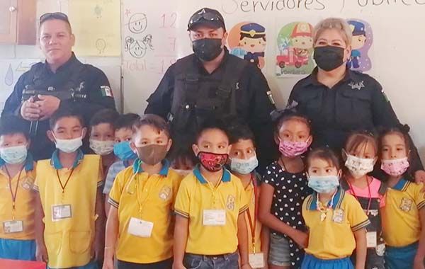 Acude Policía a escuelas con platicas preventivas