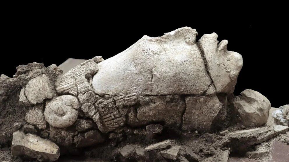 INAH halló en Palenque escultura del joven Dios del maíz