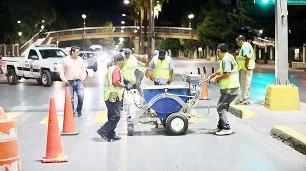Pintan en Saltillo líneas peatonales