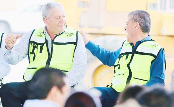 Agradecen vecinos obras al Gobierno