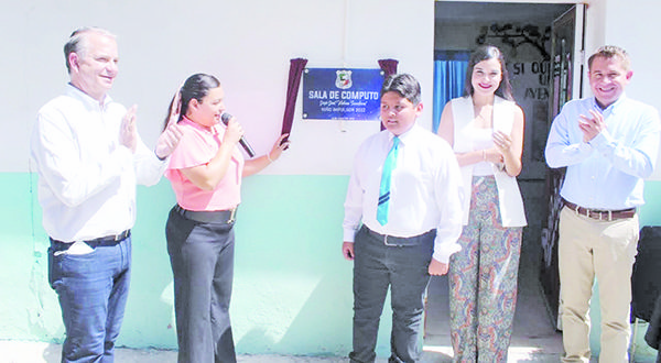 Gana primaria de SB Centro de Cómputo