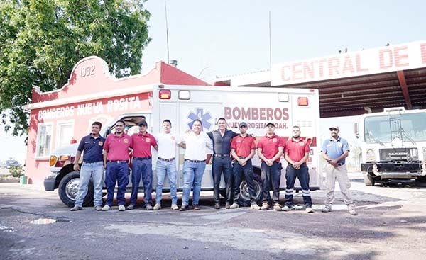 Entrega ambulancia Alcalde a bomberos