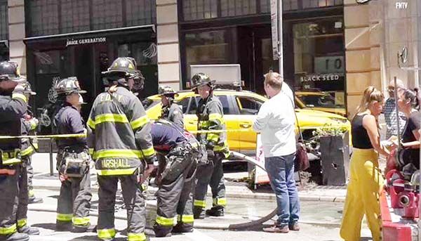Taxista sube a banqueta en Nueva York y atropella a peatones