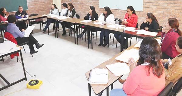 Orientan a estudiantes para prevenir suicidios