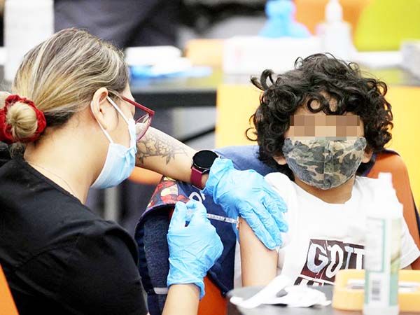 Alista EU vacunas anticovid-19 para bebés y niños