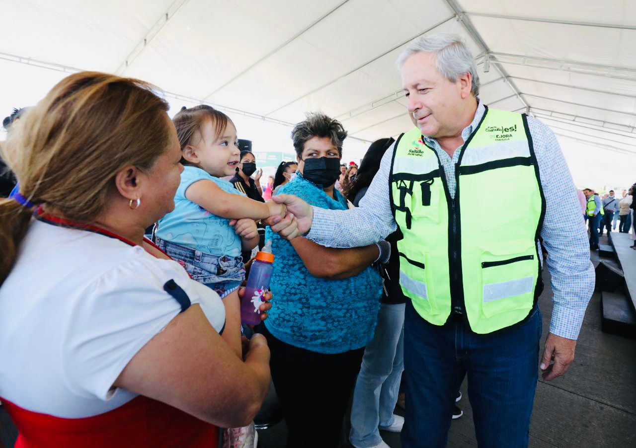 Atiende Chema Fraustro petición; inician puente peatonal