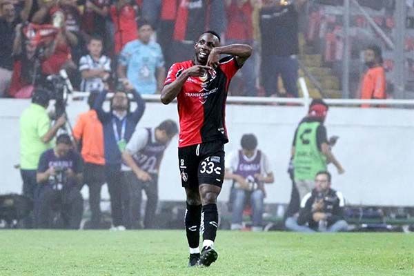 No pagará América millonada por Quiñones