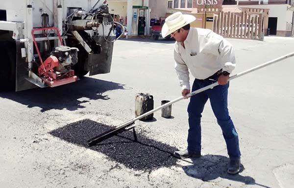 Supervisa Beto bacheo en CC