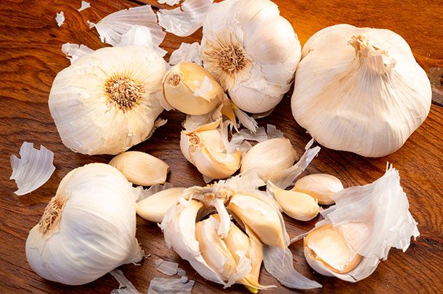 Fertilizante casero a base de ajo para tus plantas