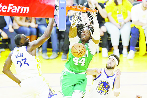 Pega Celtics a Warriors en el primero de las Finales NBA