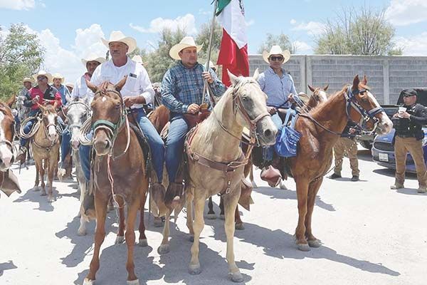 Cabalga Sombrerete por 80 aniversario