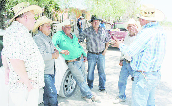 Trabajan en obras para abasto de agua