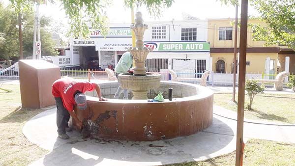 EMBELLECE ALCALDE PLAZAS DE CASTAÑOS