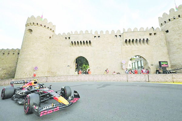 Arrancará Checo Pérez segundo en Azerbaiyán