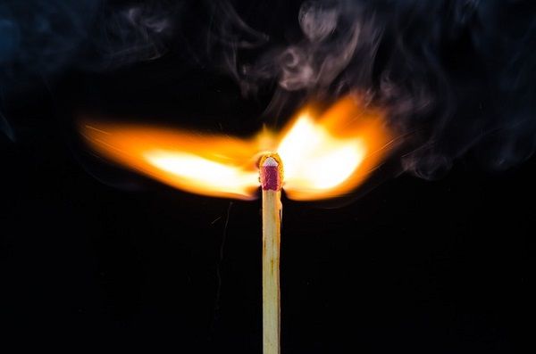 El problema no es el tabaco, es la combustión, te explicamos cómo evitarla