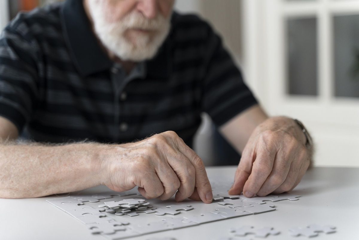 Hallan compuesto que revierte daños del Alzheimer en las neuronas