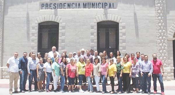 Mantiene Hugo cercanía con equipo de trabajo