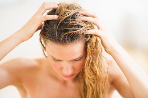 2 recetas para hacer una exfoliación de cuero cabelludo en casa