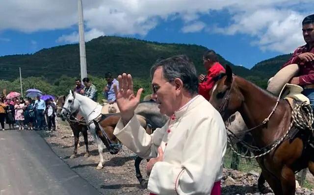 … Y ahora maleantes detienen a obispo en retén