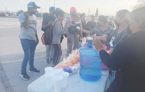 Albergan en Castaños a grupos de migrantes