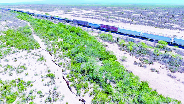 SE APROXIMA GRIETA A VÍAS FERROVIARIAS 