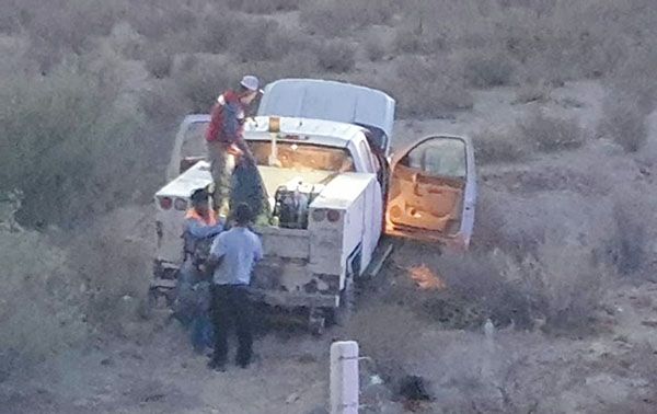 Cae troca en barranco