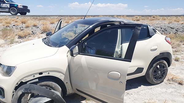 Voltea auto en La Poza Azul