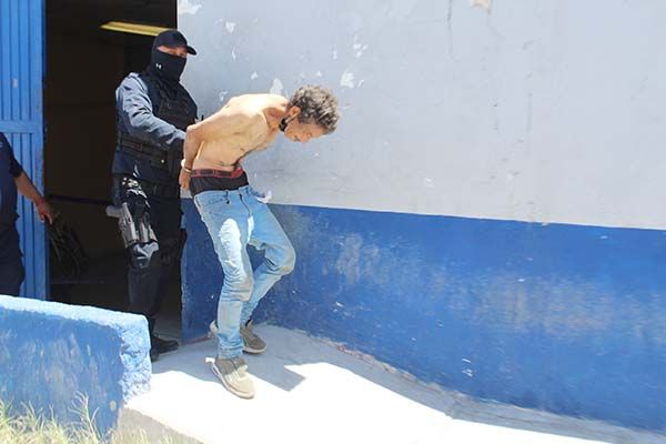 Intenta asesinar a su ex mujer con cuchillo