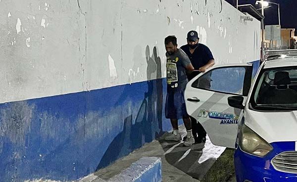 Se cansa de maltrato y reporta a su marido