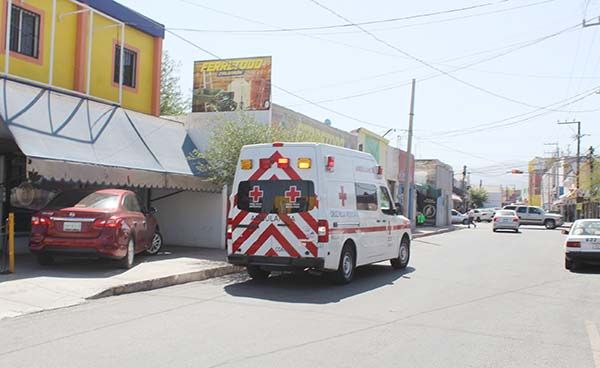 Sufre desmayo con llamada de extorsión
