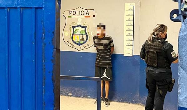 Pierde libertad por cargador de celular