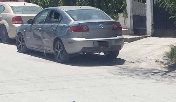 Cafre embiste a padre y sus hijos