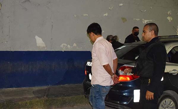 Pelea rijoso en puesto de tacos
