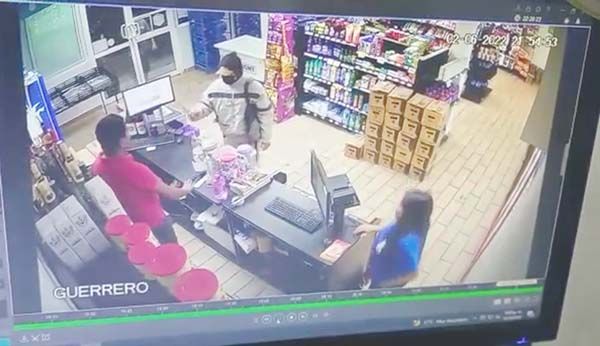 Intenta asalto y lo reciben a batazos