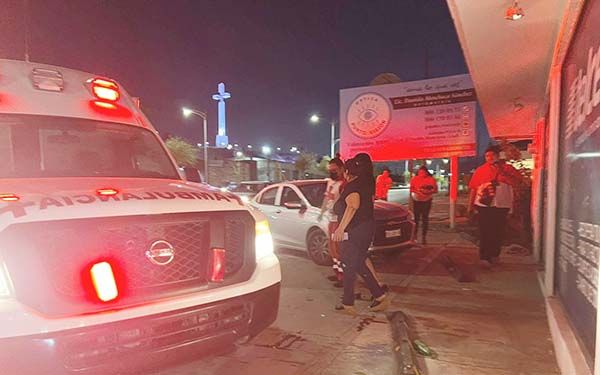 No tantea al carro y choca por alcance