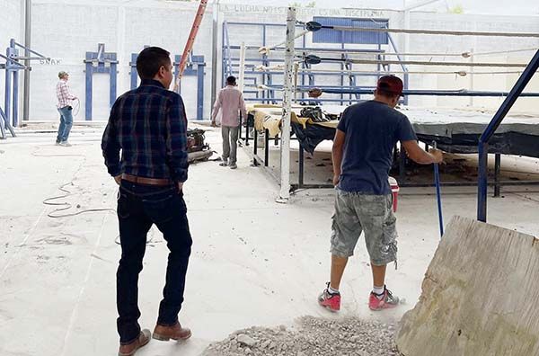 Supervisa Hugo Lozano obras en gimnasio de box
