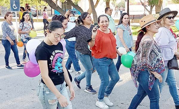 Callejoneada 2022 con tambora en SB