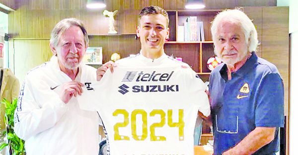Renueva Dinenno hasta el 2024 con Pumas