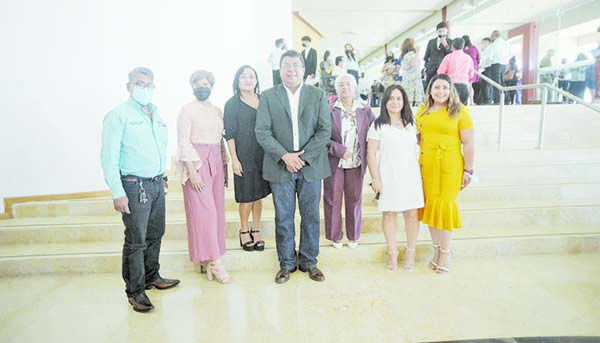 Exhorta Piña a jóvenes avanzar en sus estudios