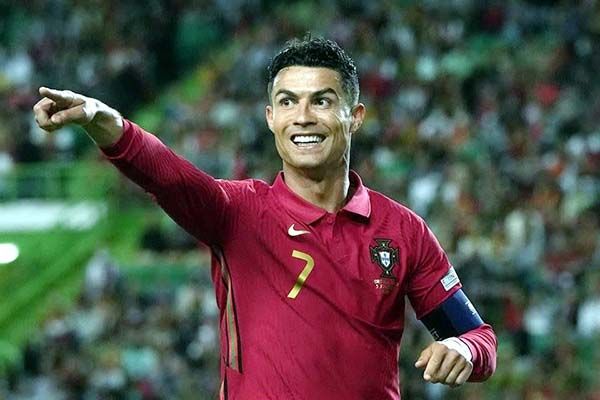 Marca CR7 doblete ante Suiza en la Nations League