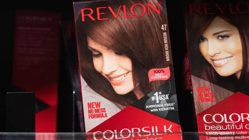 Las razones detrás de la caída de Revlon, la icónica marca de cosméticos que se declaró en bancarrota