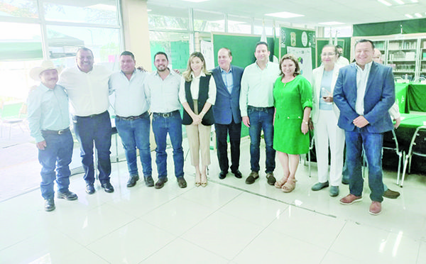 Asiste Haro a presentación