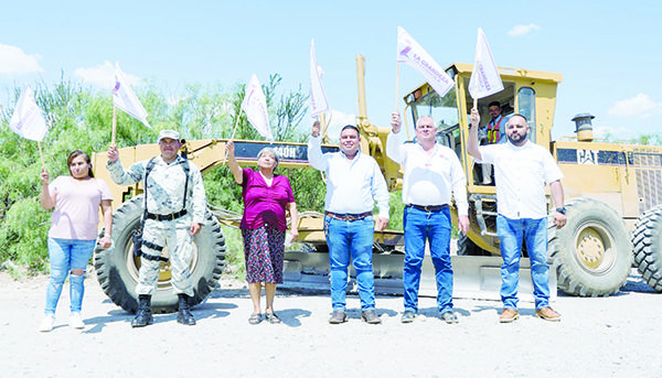 Arrancan pavimento en la colonia Jardines
